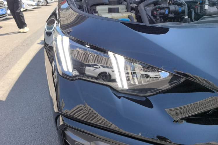 Used GAC Trumpchi EMPOW 2023 400T Automatic R MAX Right Front Headlight