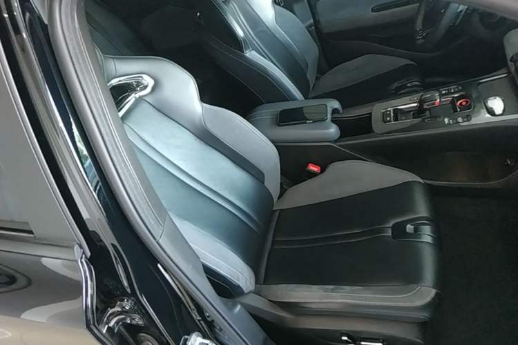 Used GAC Trumpchi EMPOW 2023 400T Automatic R MAX Right Front Seat