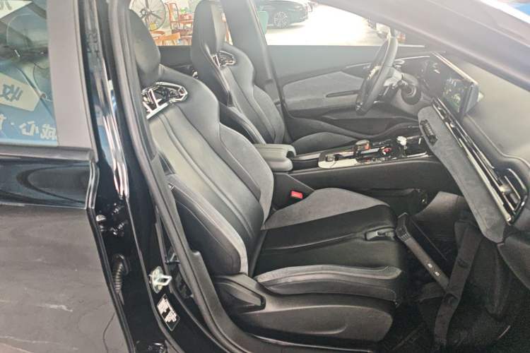 Used GAC Trumpchi EMPOW 2023 400T Automatic R PRO Right Front Seat