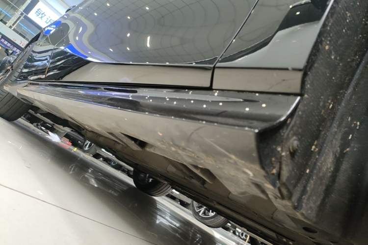 Used GAC Trumpchi EMPOW 2023 400T Automatic R MAX Right Side Sill