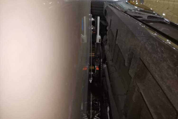 Used GAC Trumpchi EMPOW 2023 400T Automatic R PRO Right Side Sill