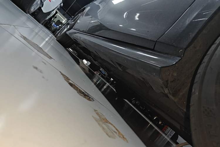 Used GAC Trumpchi EMPOW 2023 400T Automatic R PRO Right Side Sill
