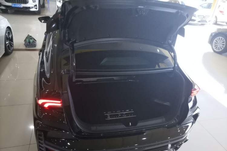 Used GAC Trumpchi EMPOW 2023 400T Automatic R PRO Trunk