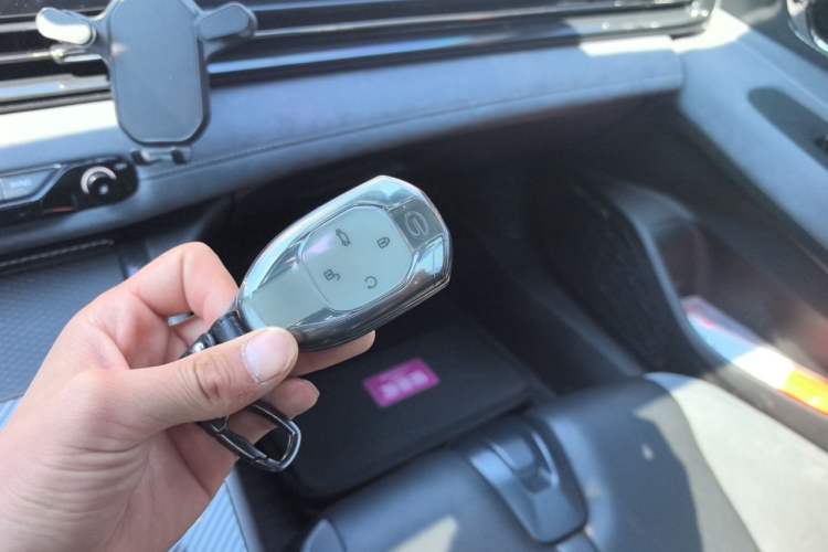 Used GAC Trumpchi EMPOW 2023 400T Automatic R MAX Vehicle Key