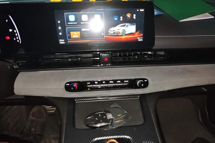 Used GAC Trumpchi EMPOW 2023 400T Automatic R PRO Audio And AC Panel