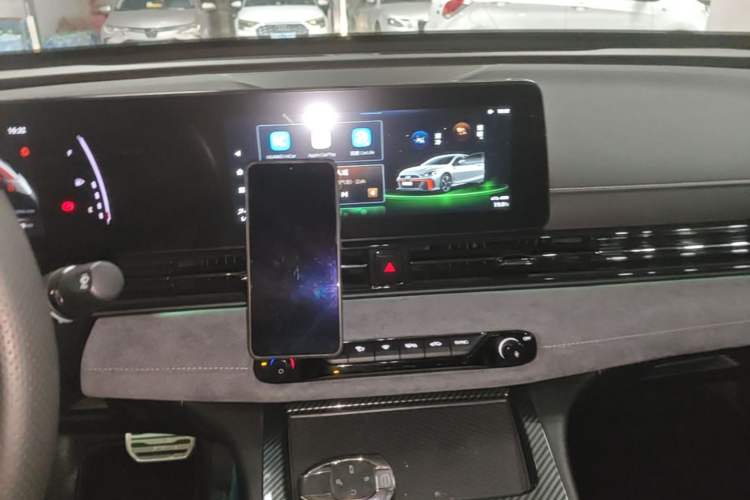 Used GAC Trumpchi EMPOW 2023 400T Automatic R PRO Audio And AC Panel