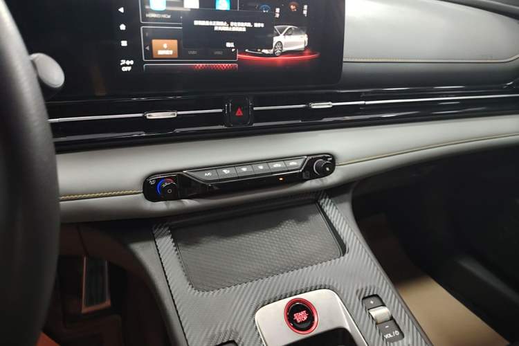 Used GAC Trumpchi EMPOW 2023 270T DCT J11 Version Audio And AC Panel