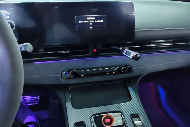Used GAC Trumpchi EMPOW 2023 400T Automatic R MAX Audio And AC Panel