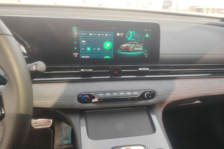 Used GAC Trumpchi EMPOW 2023 400T Automatic R MAX Audio And AC Panel