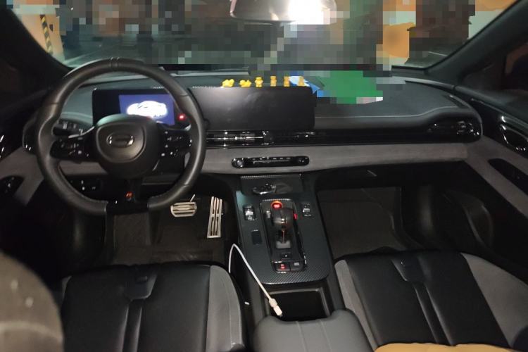 Used GAC Trumpchi EMPOW 2023 400T Automatic R PRO Center Console