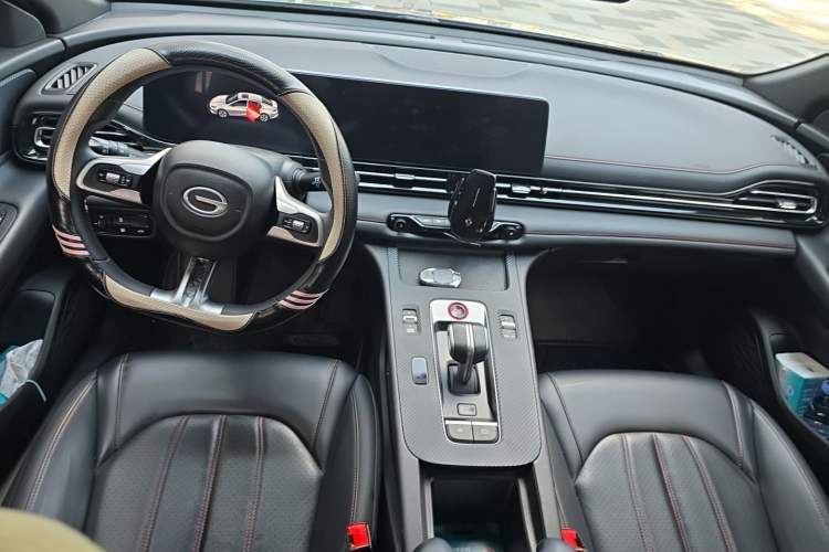 Used GAC Trumpchi EMPOW 2023 Shadow Leopard H High-Energy Hybrid Edition Center Console