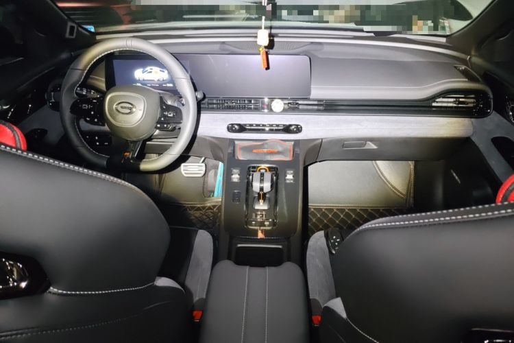 Used GAC Trumpchi EMPOW 2023 400T Automatic R MAX Center Console