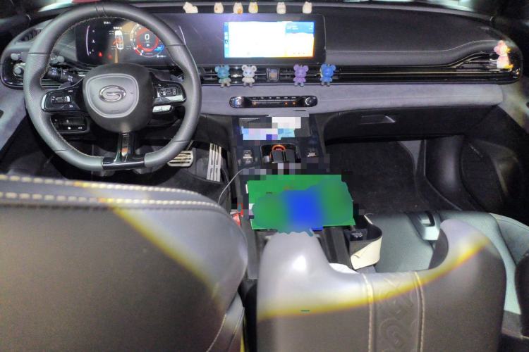 Used GAC Trumpchi EMPOW 2023 400T Automatic R PRO Center Console
