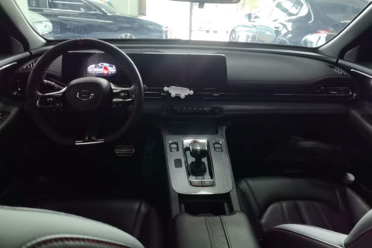 Used GAC Trumpchi EMPOW 2023 270T DCT J15 Version Center Console
