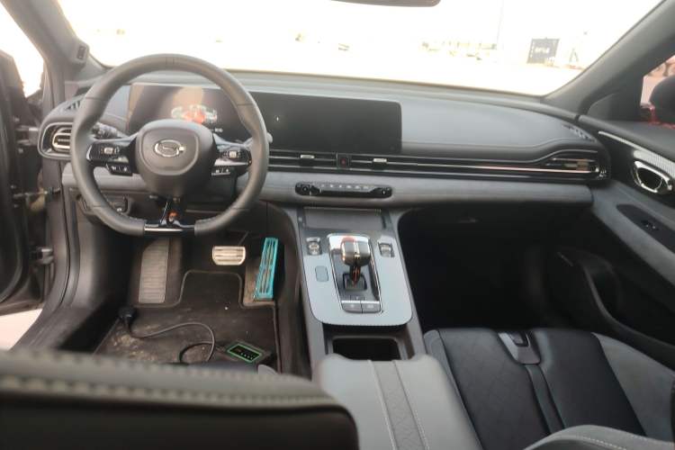 Used GAC Trumpchi EMPOW 2023 400T Automatic R MAX Center Console