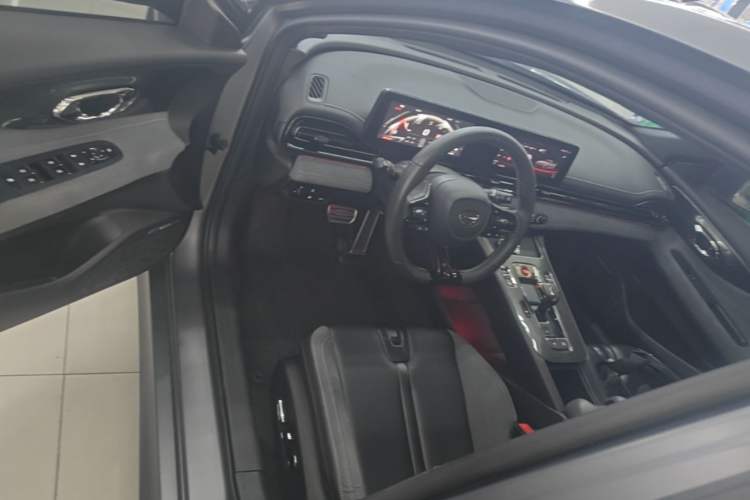 Used GAC Trumpchi EMPOW 2023 400T Automatic R MAX Driver Seat