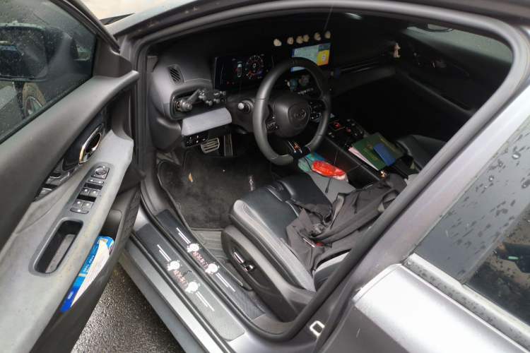 Used GAC Trumpchi EMPOW 2023 400T Automatic R PRO Driver Seat