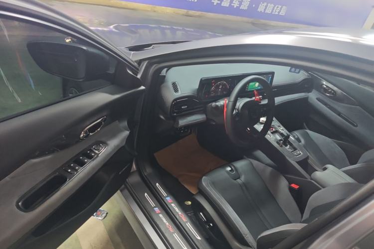 Used GAC Trumpchi EMPOW 2023 400T Automatic R PRO Driver Seat