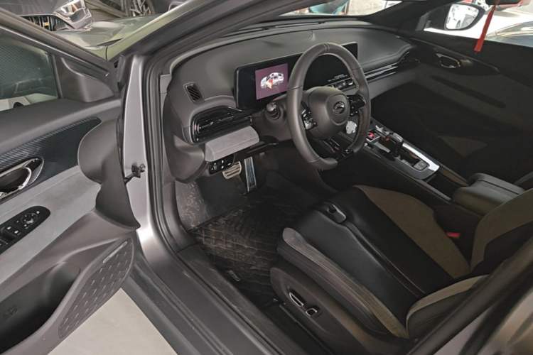 Used GAC Trumpchi EMPOW 2023 400T Automatic R PRO Driver Seat