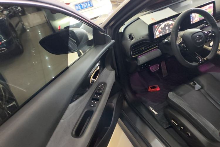 Used GAC Trumpchi EMPOW 2023 400T Automatic R MAX Driver Seat