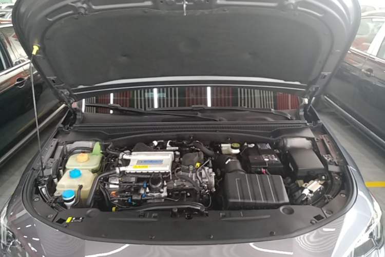 Used GAC Trumpchi EMPOW 2023 270T DCT J15 Version Engine Bay