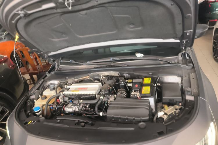 Used GAC Trumpchi EMPOW 2023 400T Automatic R MAX Engine Bay