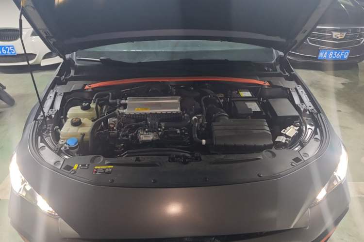 Used GAC Trumpchi EMPOW 2023 400T Automatic R PRO Engine Bay