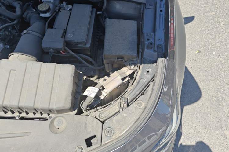 Used GAC Trumpchi EMPOW 2023 270T DCT J15 Version Engine Bay Left