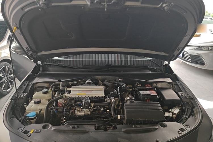 Used GAC Trumpchi EMPOW 2023 400T Automatic R PRO Engine Bay