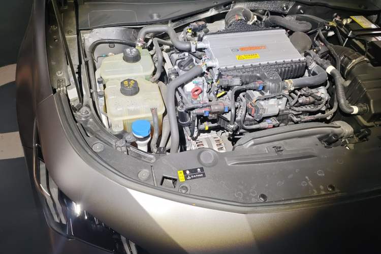 Used GAC Trumpchi EMPOW 2023 400T Automatic R MAX Engine Bay Right