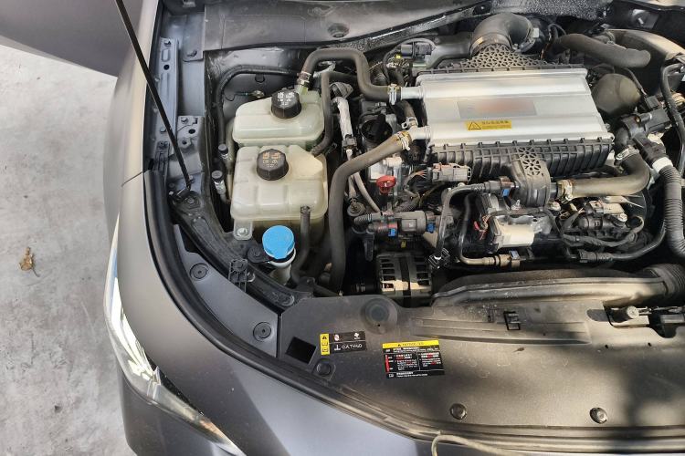 Used GAC Trumpchi EMPOW 2023 400T Automatic R PRO Engine Bay Right