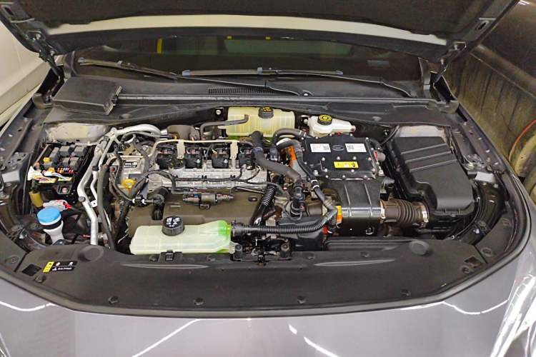 Used GAC Trumpchi EMPOW 2023 Shadow Leopard H Smart Hybrid Edition Engine Bay