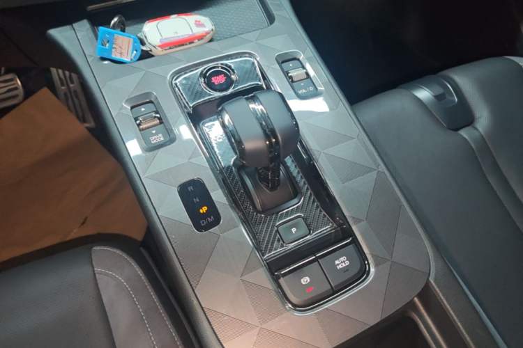 Used GAC Trumpchi EMPOW 2023 400T Automatic R PRO Gear Lever