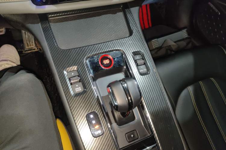 Used GAC Trumpchi EMPOW 2023 270T DCT J15 Version Gear Lever
