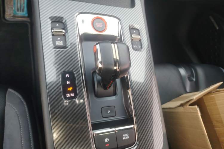 Used GAC Trumpchi EMPOW 2023 400T Automatic R MAX Gear Lever
