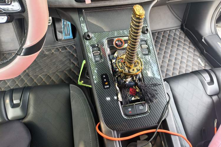 Used GAC Trumpchi EMPOW 2023 400T Automatic R PRO Gear Lever