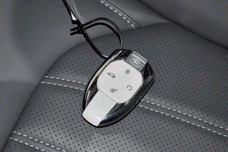 Used GAC Trumpchi EMPOW 2023 400T Automatic R MAX Interior 1