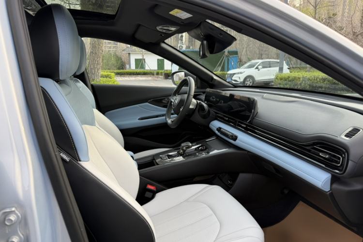 Used GAC Trumpchi EMPOW 2023 Shadow Leopard H Smart Hybrid Edition Interior 3