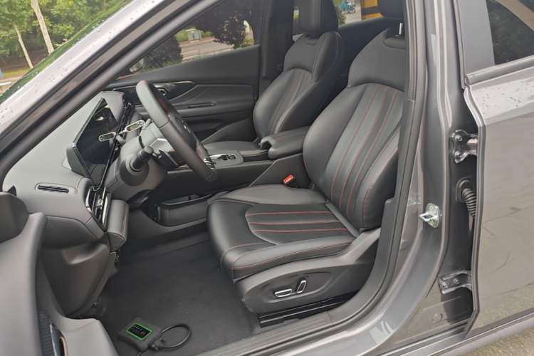 Used GAC Trumpchi EMPOW 2023 270T DCT J15 Version Left Front Seat