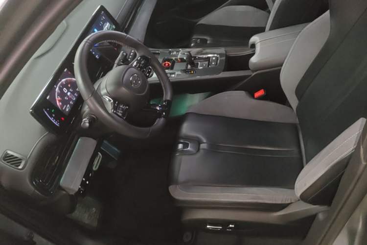 Used GAC Trumpchi EMPOW 2023 400T Automatic R PRO Left Front Seat