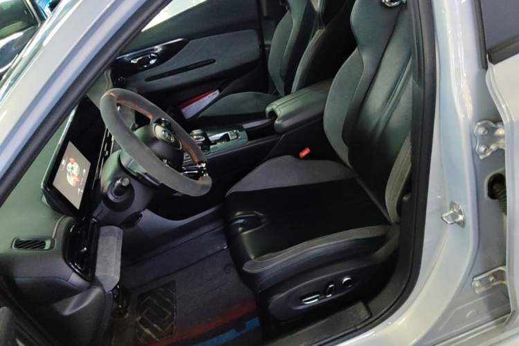 Used GAC Trumpchi EMPOW 2023 400T Automatic R MAX Left Front Seat