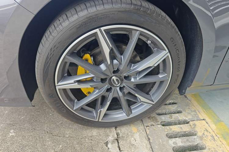 Used GAC Trumpchi EMPOW 2023 270T DCT J15 Version Left Front Wheel Hub
