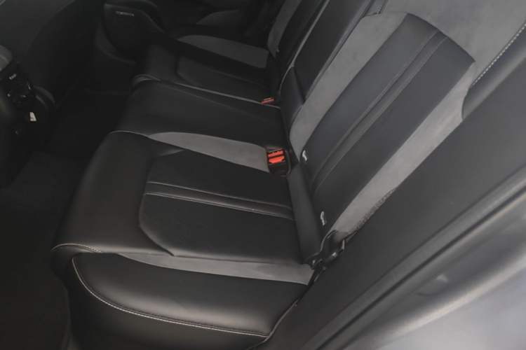 Used GAC Trumpchi EMPOW 2023 400T Automatic R MAX Left Rear Seat
