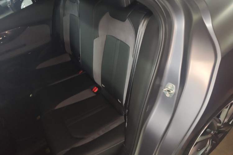 Used GAC Trumpchi EMPOW 2023 400T Automatic R PRO Left Rear Seat