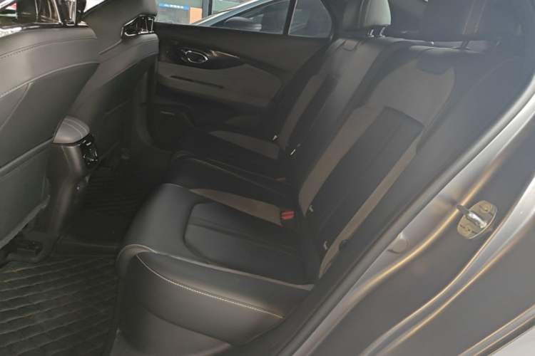 Used GAC Trumpchi EMPOW 2023 400T Automatic R PRO Left Rear Seat