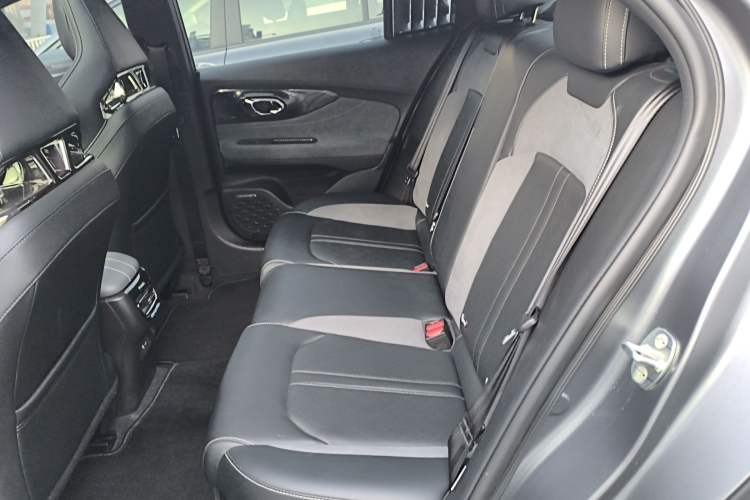 Used GAC Trumpchi EMPOW 2023 400T Automatic R PRO Left Rear Seat