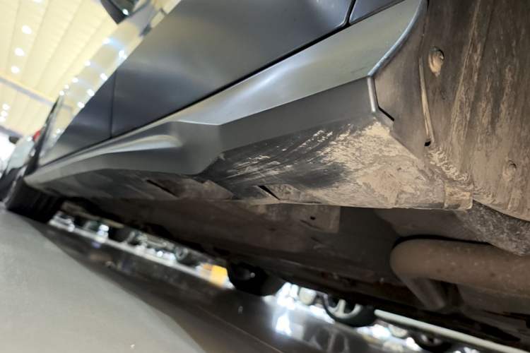 Used GAC Trumpchi EMPOW 2023 400T Automatic R MAX Left Side Sill