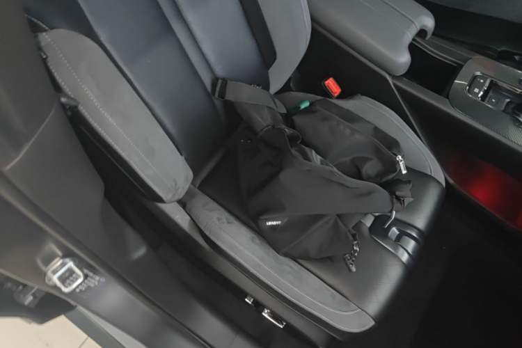 Used GAC Trumpchi EMPOW 2023 400T Automatic R MAX Right Front Seat
