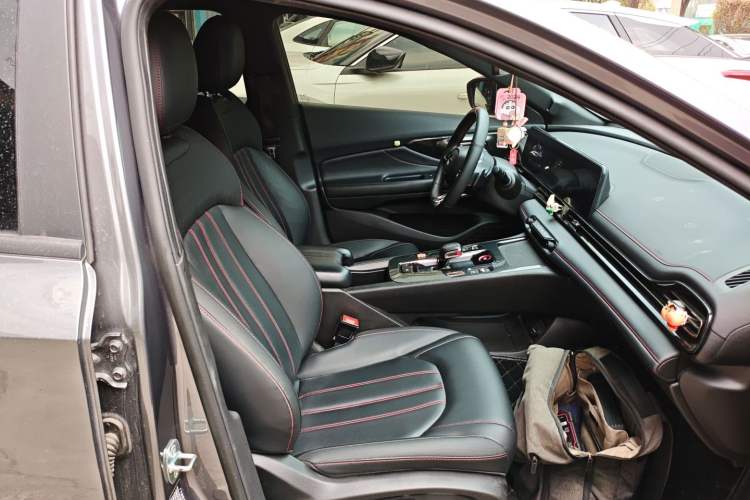 Used GAC Trumpchi EMPOW 2023 270T DCT J16 Version Right Front Seat