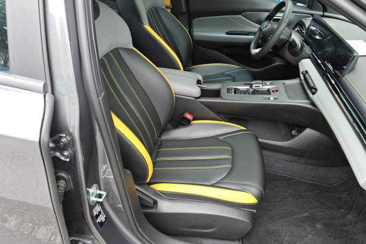 Used GAC Trumpchi EMPOW 2023 Shadow Leopard H High-Energy Hybrid Edition Right Front Seat